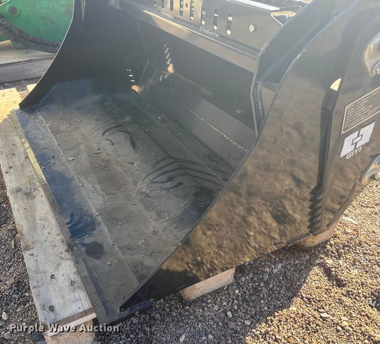 image for item FB0611 GIYI GY-XKH39F compact utility loader four-in-one bucket