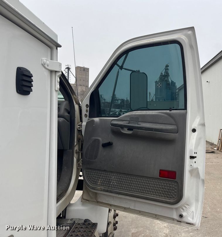 image for item FG1549 2007 Ford F750 utility / service truck