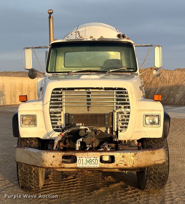 image for item FG1723 1988 Ford LT8000 ready mix truck