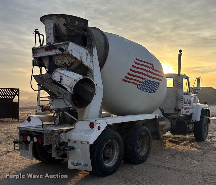 image for item FG1723 1988 Ford LT8000 ready mix truck