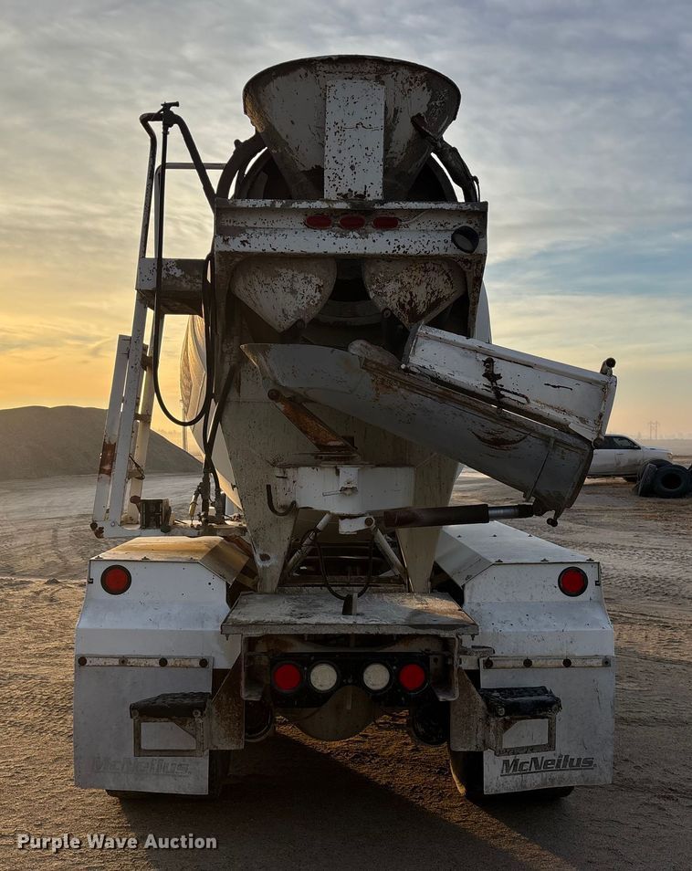 image for item FG1723 1988 Ford LT8000 ready mix truck