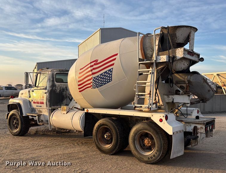 image for item FG1723 1988 Ford LT8000 ready mix truck