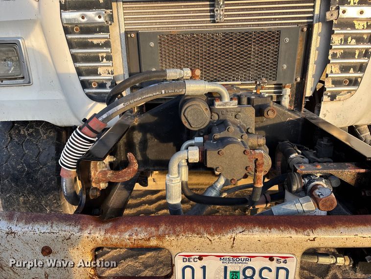 image for item FG1723 1988 Ford LT8000 ready mix truck