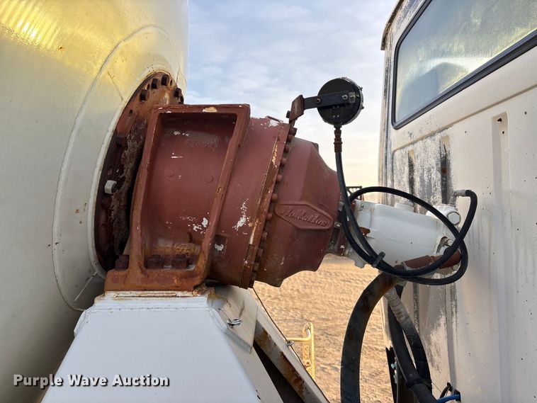 image for item FG1723 1988 Ford LT8000 ready mix truck