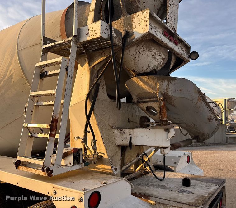 image for item FG1723 1988 Ford LT8000 ready mix truck