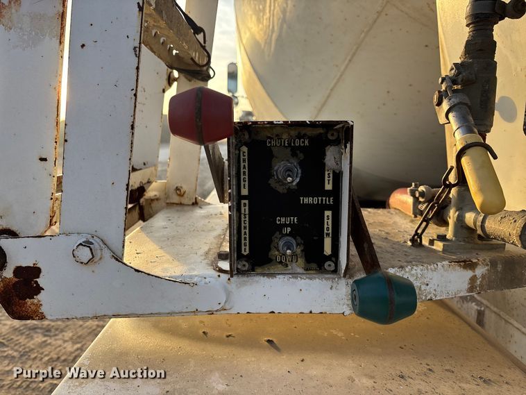 image for item FG1723 1988 Ford LT8000 ready mix truck