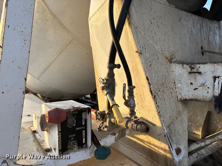 image for item FG1723 1988 Ford LT8000 ready mix truck