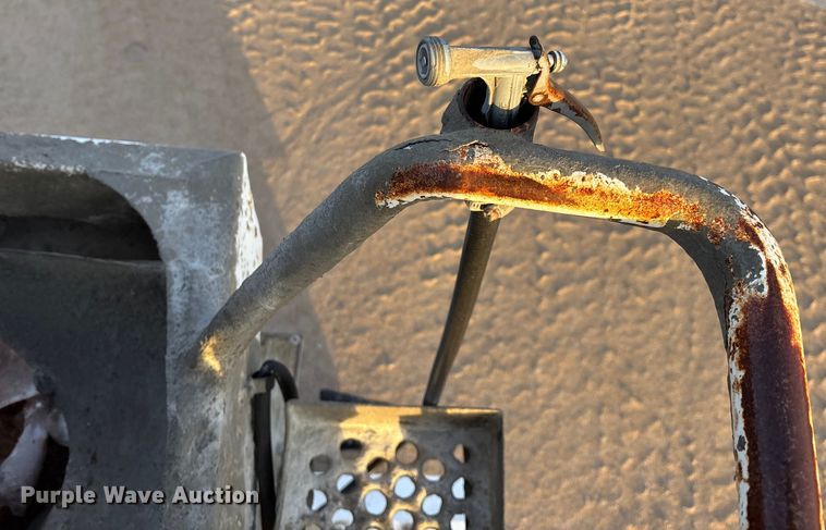 image for item FG1723 1988 Ford LT8000 ready mix truck