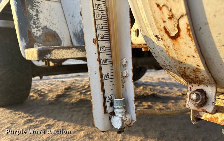 image for item FG1723 1988 Ford LT8000 ready mix truck