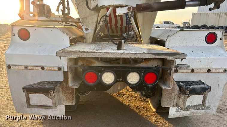 image for item FG1723 1988 Ford LT8000 ready mix truck