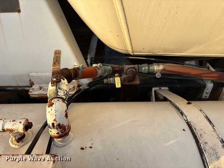 image for item FG1723 1988 Ford LT8000 ready mix truck