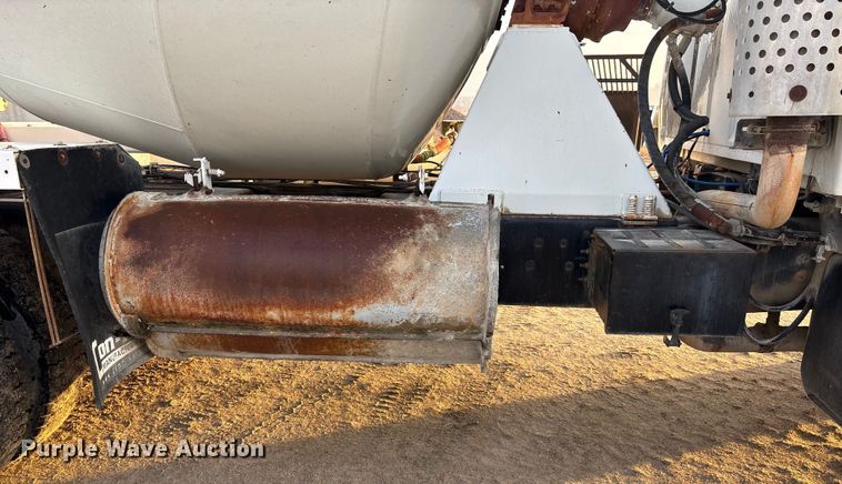 image for item FG1723 1988 Ford LT8000 ready mix truck