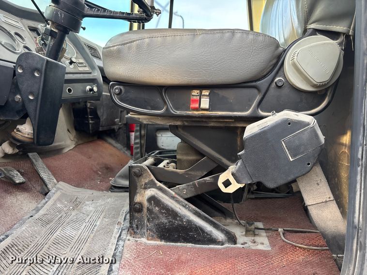 image for item FG1723 1988 Ford LT8000 ready mix truck