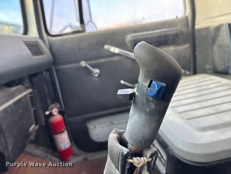 image for item FG1723 1988 Ford LT8000 ready mix truck