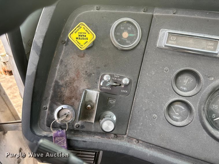 image for item FG1723 1988 Ford LT8000 ready mix truck