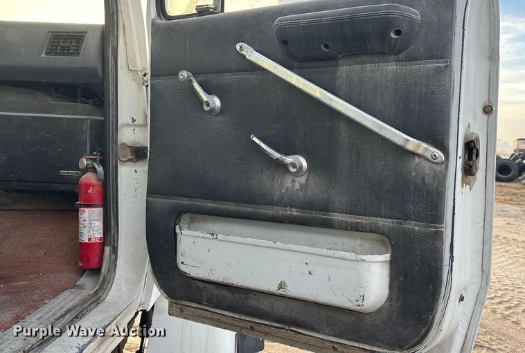 image for item FG1723 1988 Ford LT8000 ready mix truck