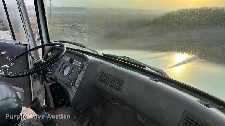 image for item FG1723 1988 Ford LT8000 ready mix truck