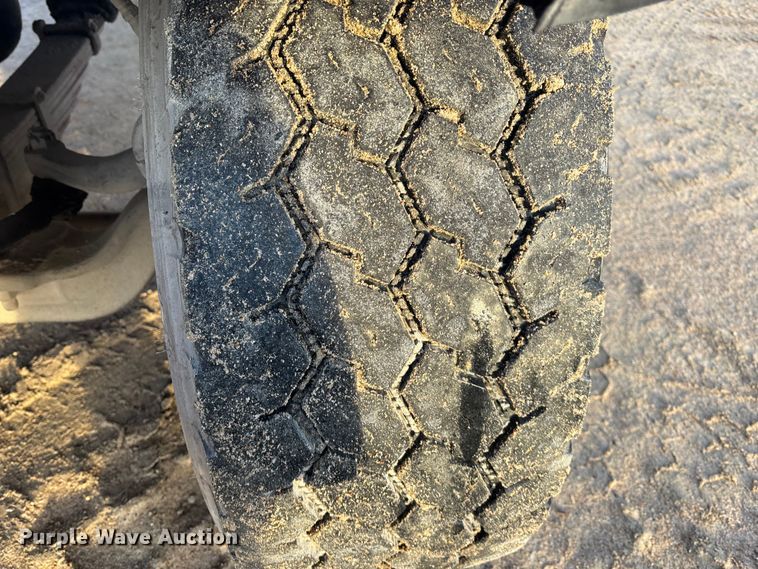 image for item FG1723 1988 Ford LT8000 ready mix truck