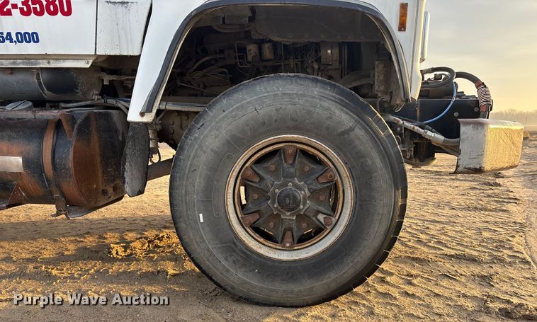 image for item FG1723 1988 Ford LT8000 ready mix truck