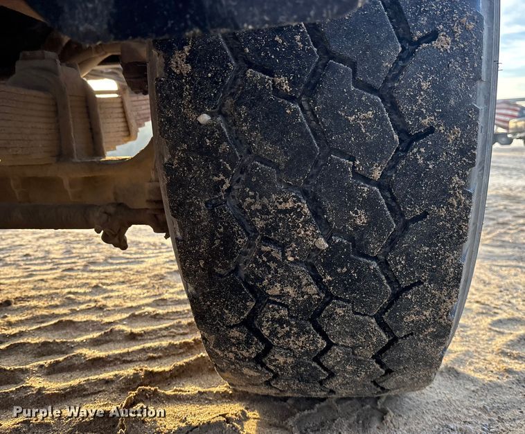 image for item FG1723 1988 Ford LT8000 ready mix truck