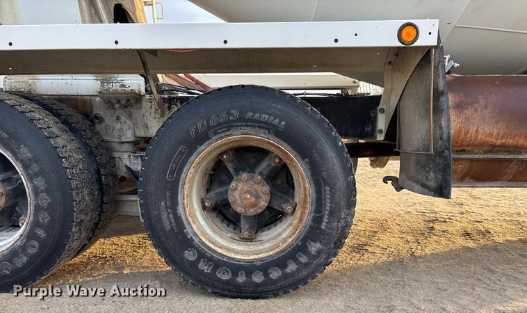 image for item FG1723 1988 Ford LT8000 ready mix truck