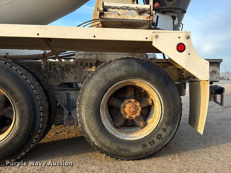 image for item FG1723 1988 Ford LT8000 ready mix truck