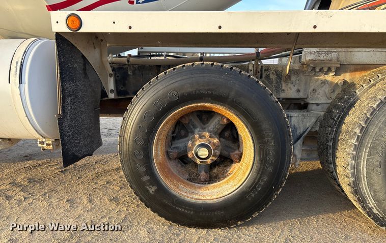 image for item FG1723 1988 Ford LT8000 ready mix truck