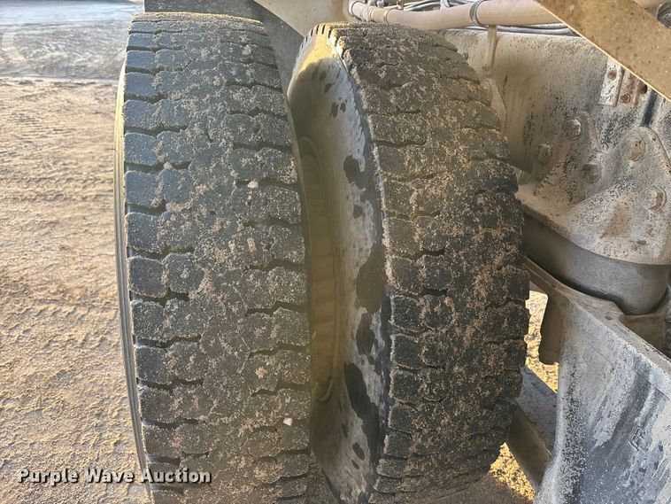 image for item FG1723 1988 Ford LT8000 ready mix truck