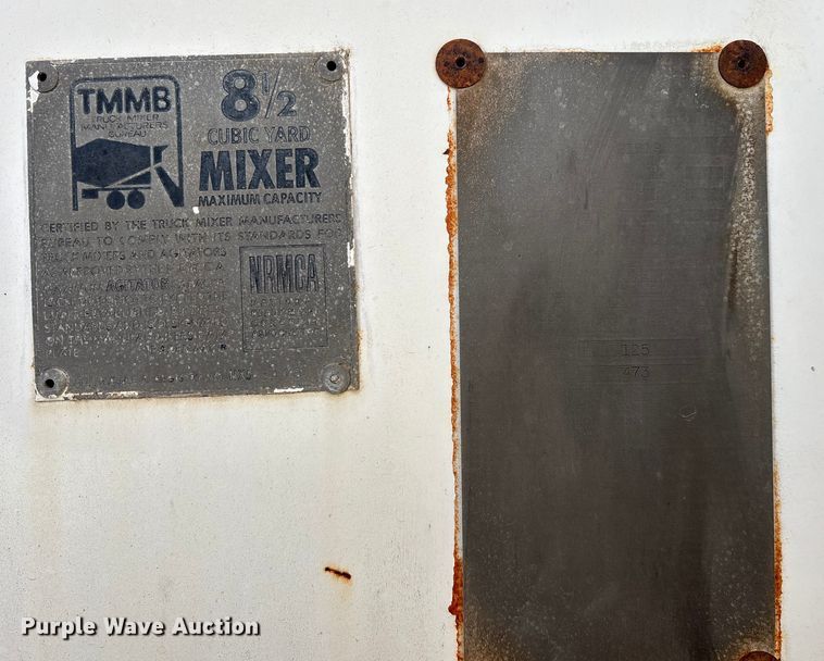 image for item FG1723 1988 Ford LT8000 ready mix truck