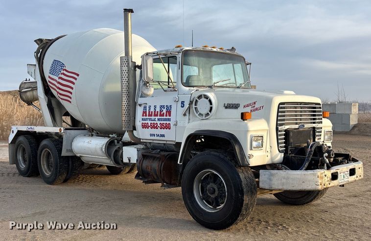 image for item FG1724 1988 Ford LT8000 ready mix truck