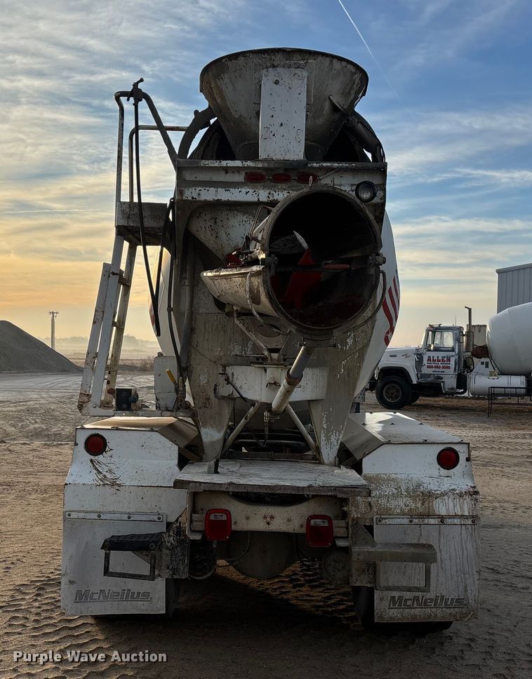 image for item FG1724 1988 Ford LT8000 ready mix truck