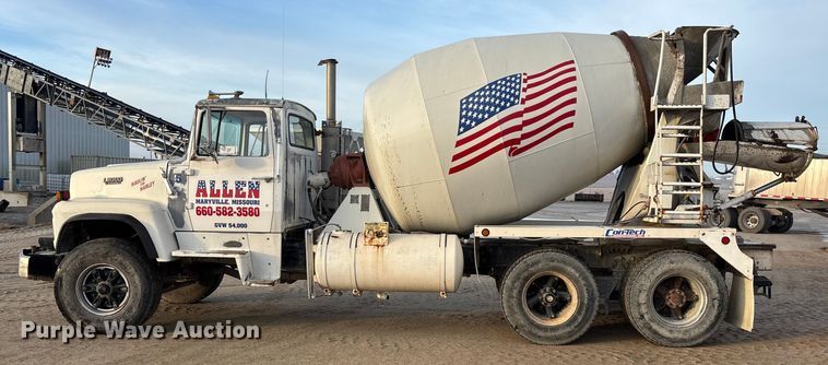 image for item FG1724 1988 Ford LT8000 ready mix truck