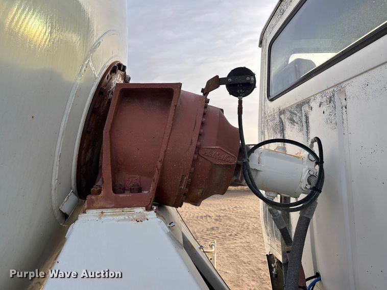 image for item FG1724 1988 Ford LT8000 ready mix truck