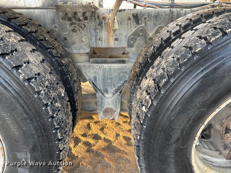 image for item FG1724 1988 Ford LT8000 ready mix truck