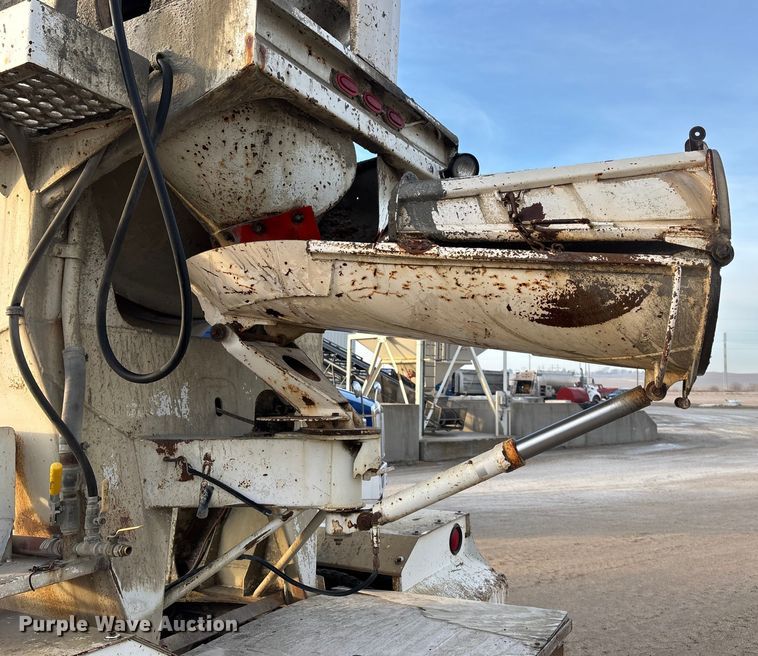 image for item FG1724 1988 Ford LT8000 ready mix truck