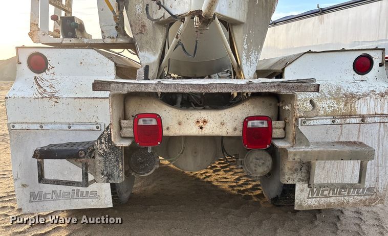 image for item FG1724 1988 Ford LT8000 ready mix truck