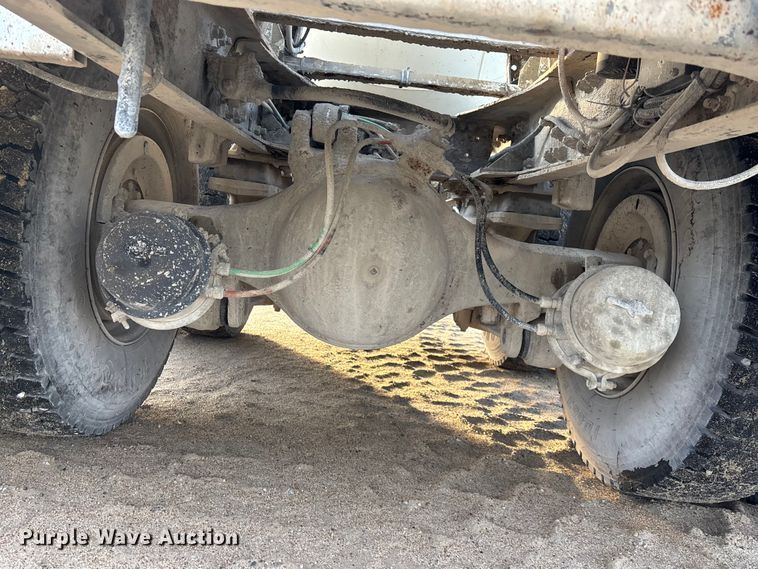 image for item FG1724 1988 Ford LT8000 ready mix truck