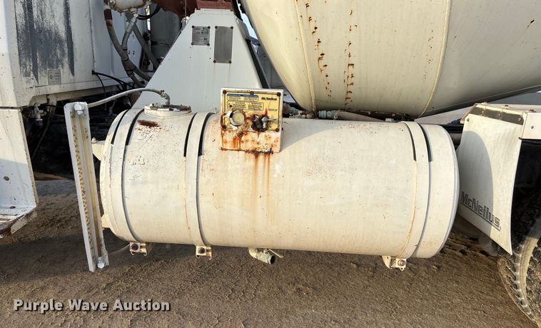 image for item FG1724 1988 Ford LT8000 ready mix truck