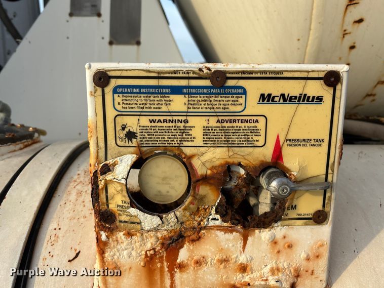 image for item FG1724 1988 Ford LT8000 ready mix truck