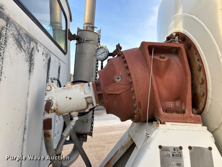 image for item FG1724 1988 Ford LT8000 ready mix truck