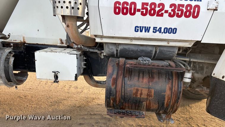 image for item FG1724 1988 Ford LT8000 ready mix truck