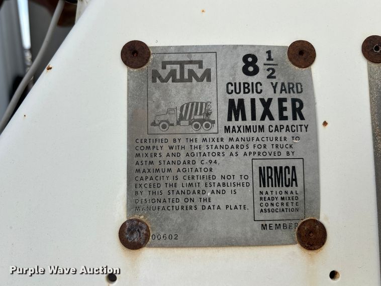 image for item FG1724 1988 Ford LT8000 ready mix truck