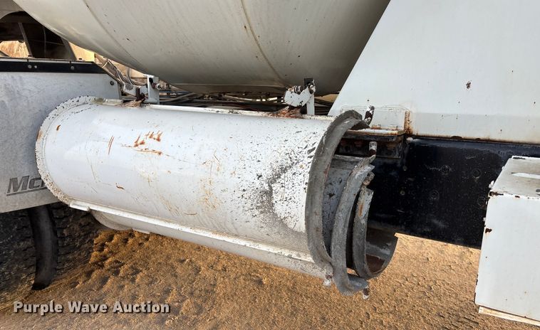 image for item FG1724 1988 Ford LT8000 ready mix truck