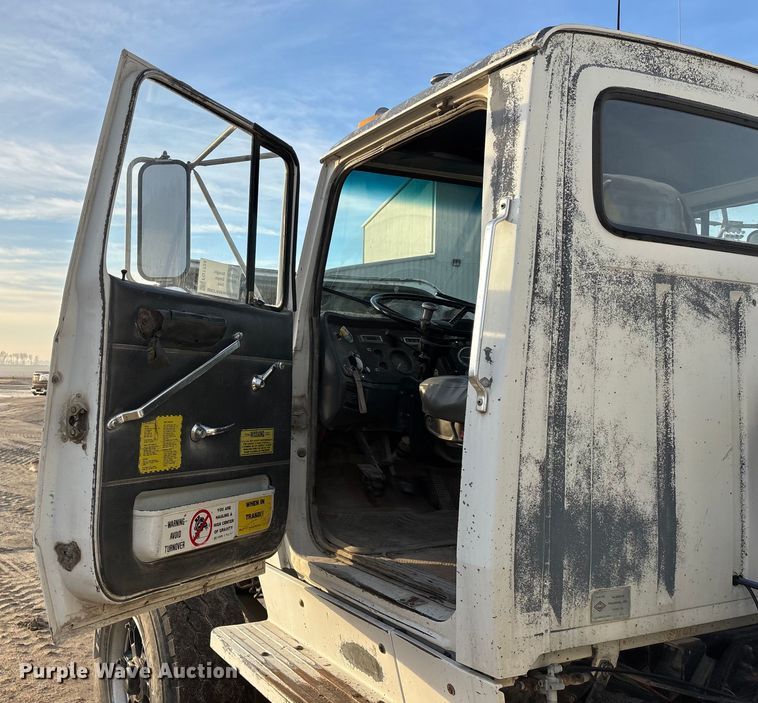 image for item FG1724 1988 Ford LT8000 ready mix truck