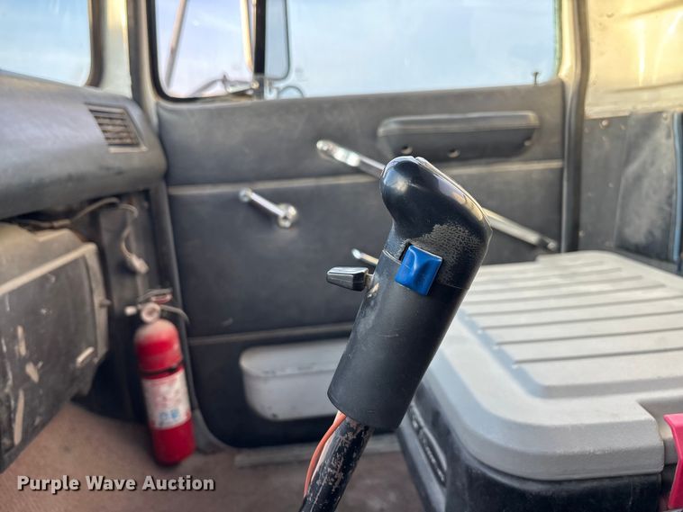 image for item FG1724 1988 Ford LT8000 ready mix truck