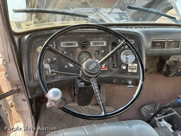 image for item FG1724 1988 Ford LT8000 ready mix truck