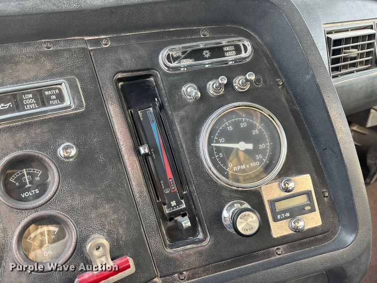 image for item FG1724 1988 Ford LT8000 ready mix truck