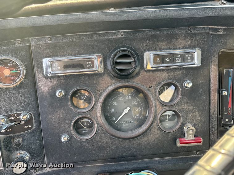 image for item FG1724 1988 Ford LT8000 ready mix truck