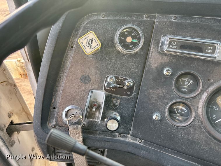 image for item FG1724 1988 Ford LT8000 ready mix truck