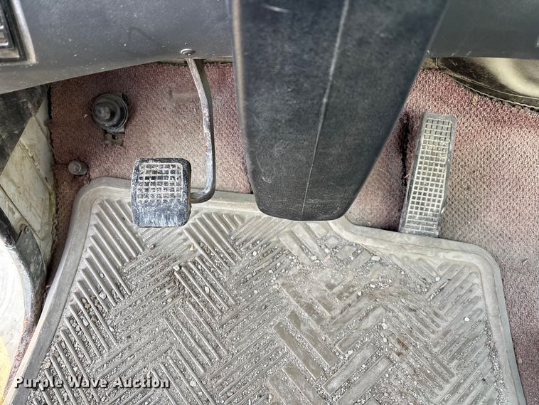 image for item FG1724 1988 Ford LT8000 ready mix truck